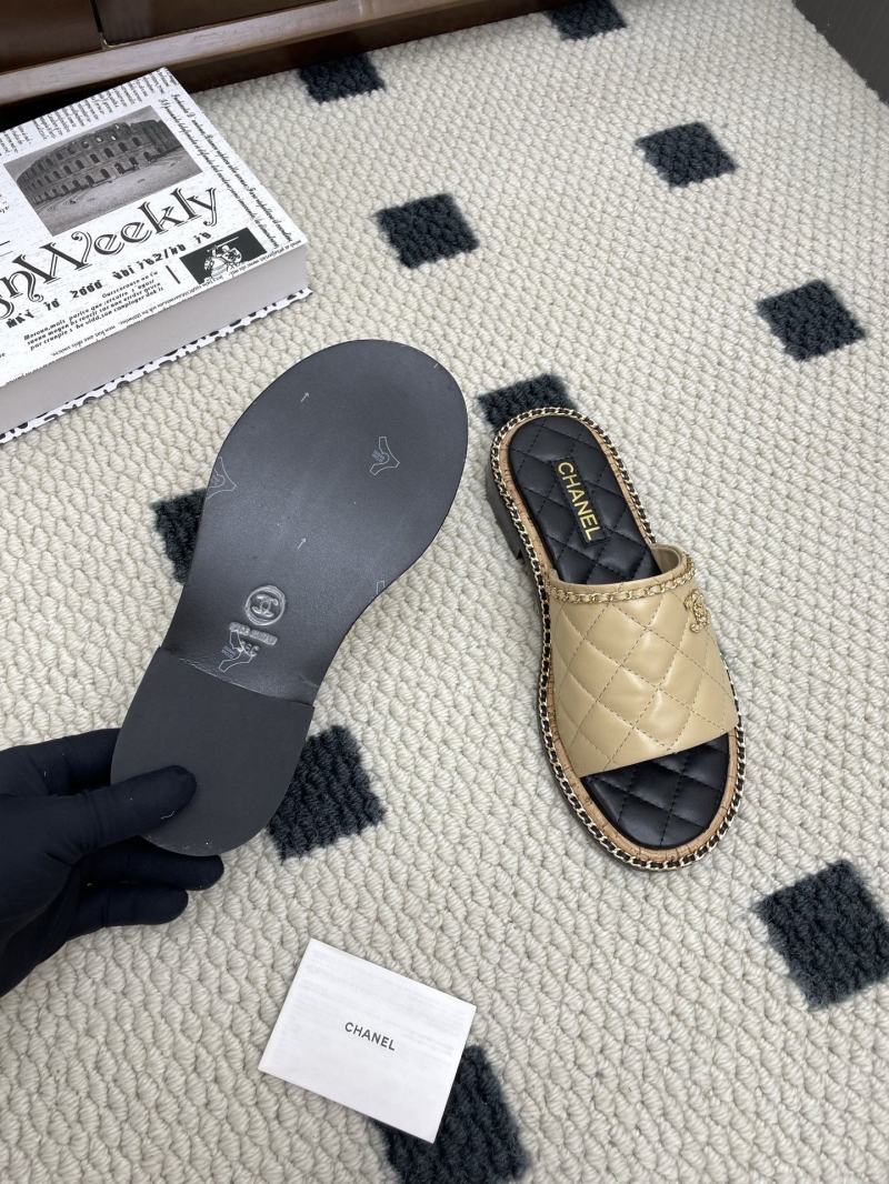 Ch**el slippers